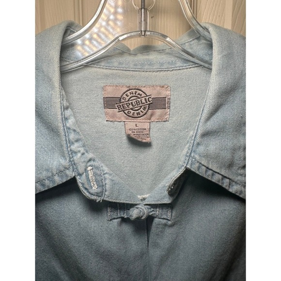 Vintage Denim Republic Denim knot style button-up shirt with a fitted type curva - Picture 3 of 9